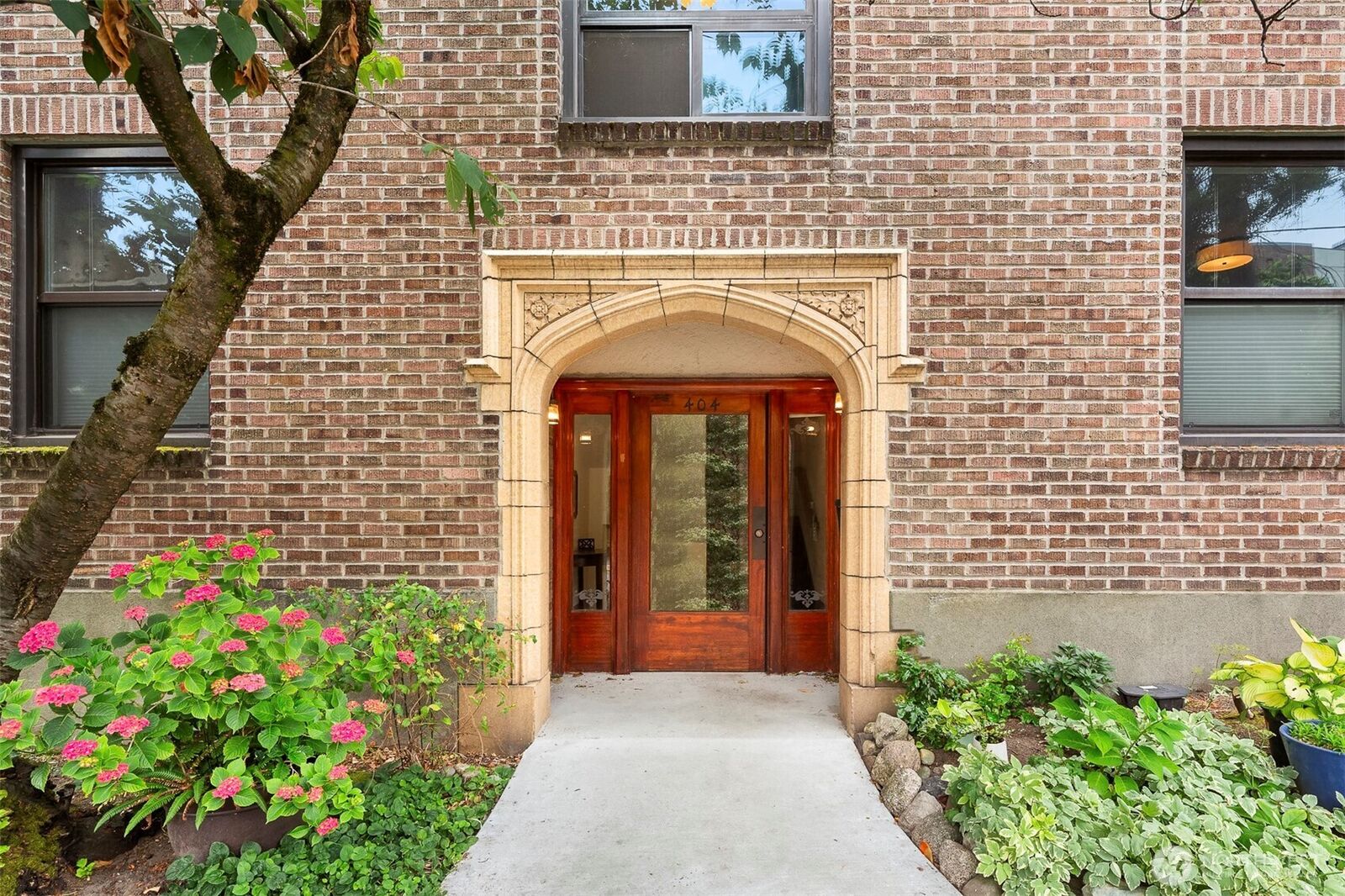 Property Photo:  404 E Harrison Street 301  WA 98102 