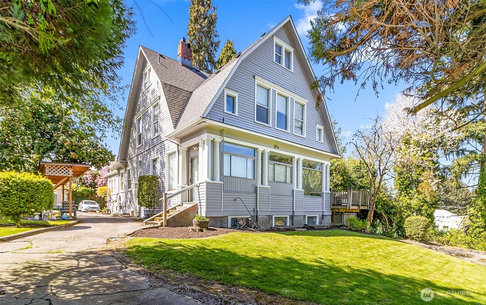 Property Photo:  3512  Grand Avenue  WA 98201 