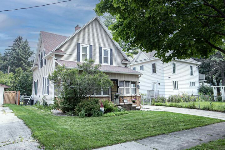 Property Photo: 914 W 4th Street WI 54914-5431