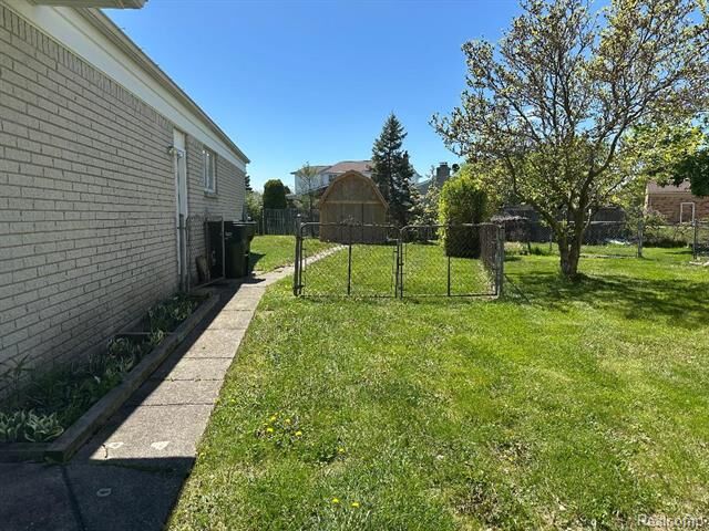 Property Photo:  37631 Douglas Court  MI 48310 