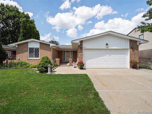 Property Photo: 4971 Chadbourne Drive MI 48310