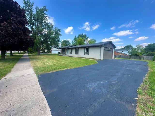 Property Photo: 25274 Middlebelt Road MI 48336