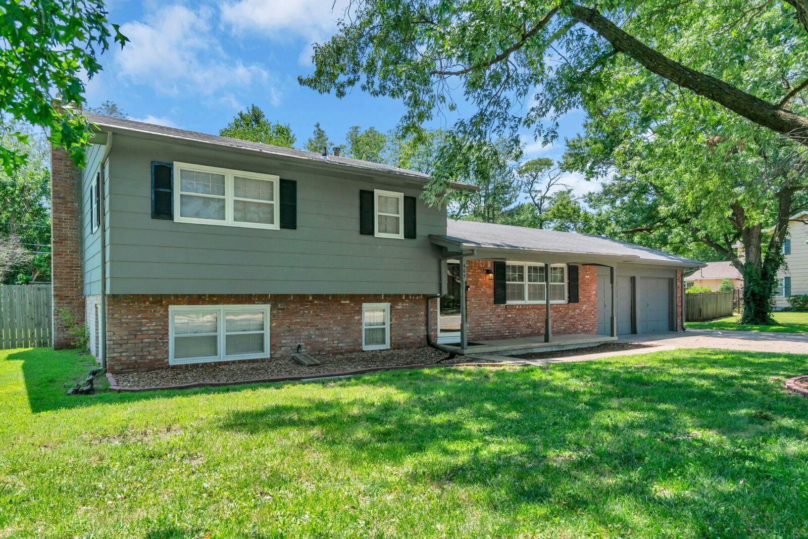 Property Photo: 605 Normandy KS 67114