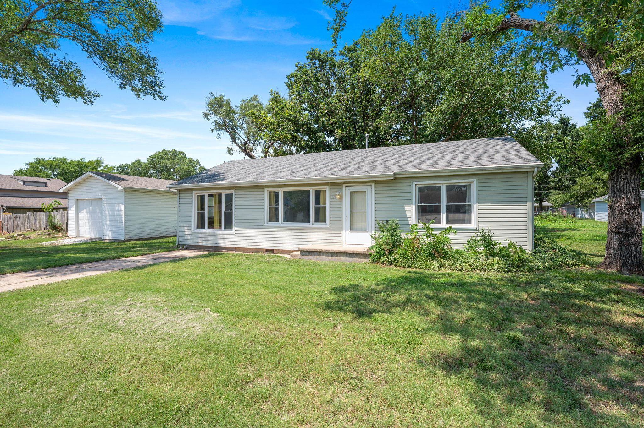 Property Photo: 720 Main St KS 67144