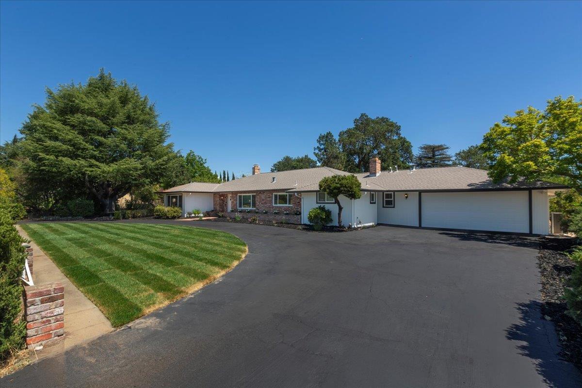Property Photo: 190 West San Martin Avenue CA 95046