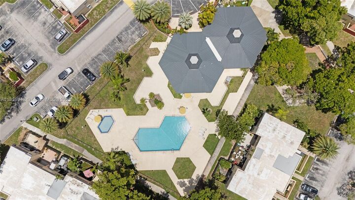 Property Photo: 8713 SW 137th Ave 8713 FL 33183