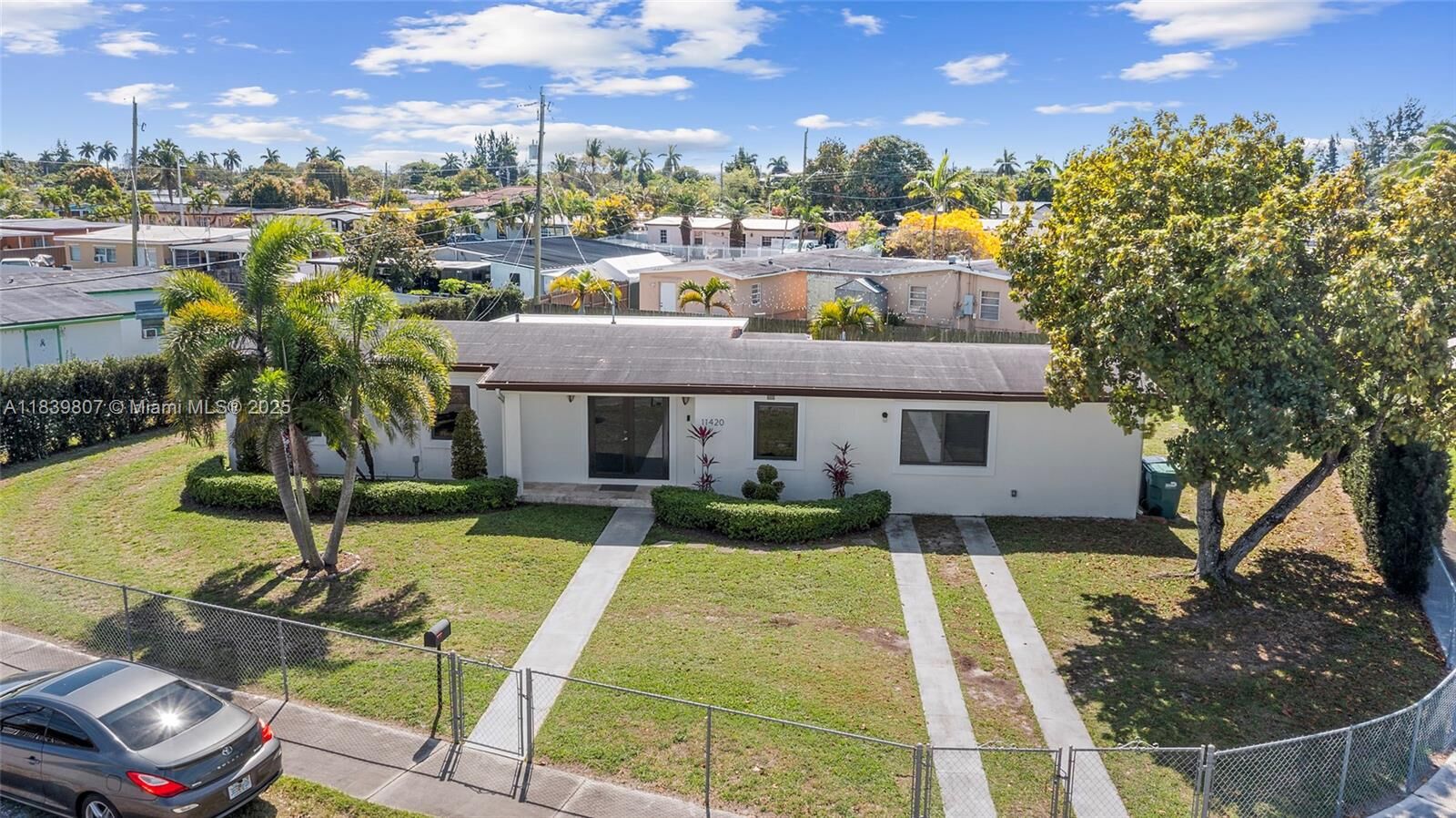 Property Photo:  11420 SW 44th St  FL 33165 