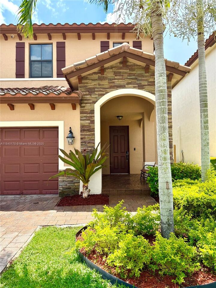 Property Photo: 2502 NE 1st St FL 33033