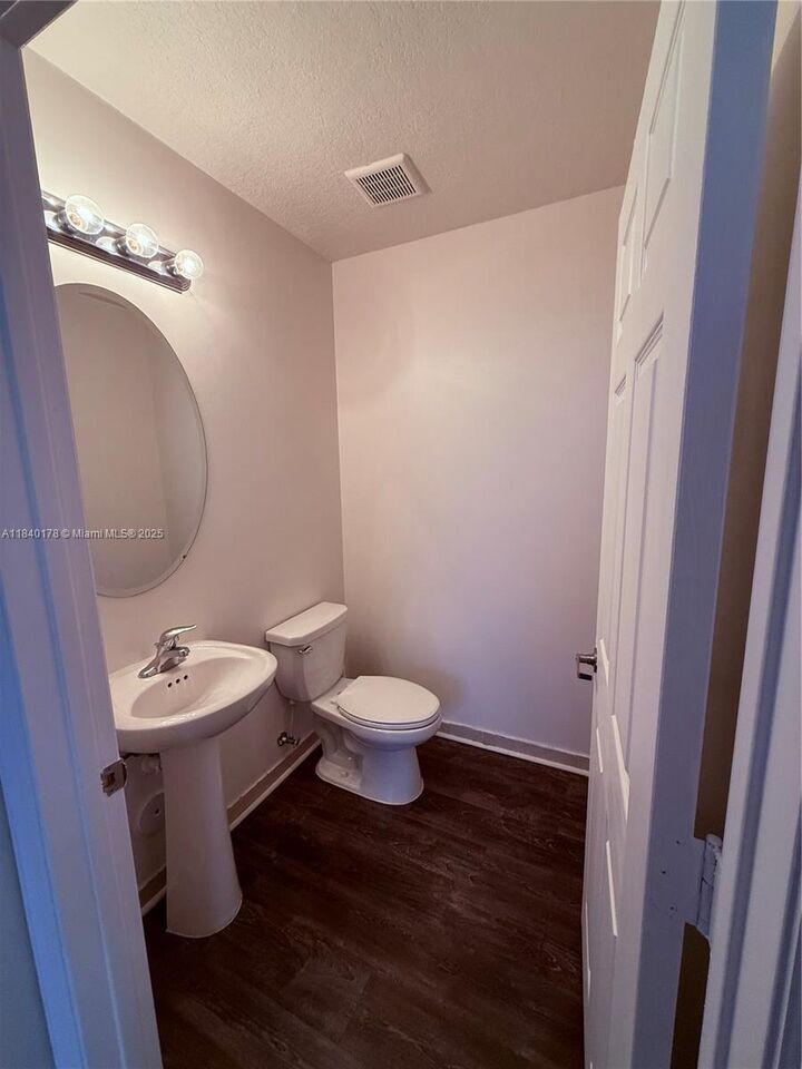 Property Photo:  2502 NE 1st St  FL 33033