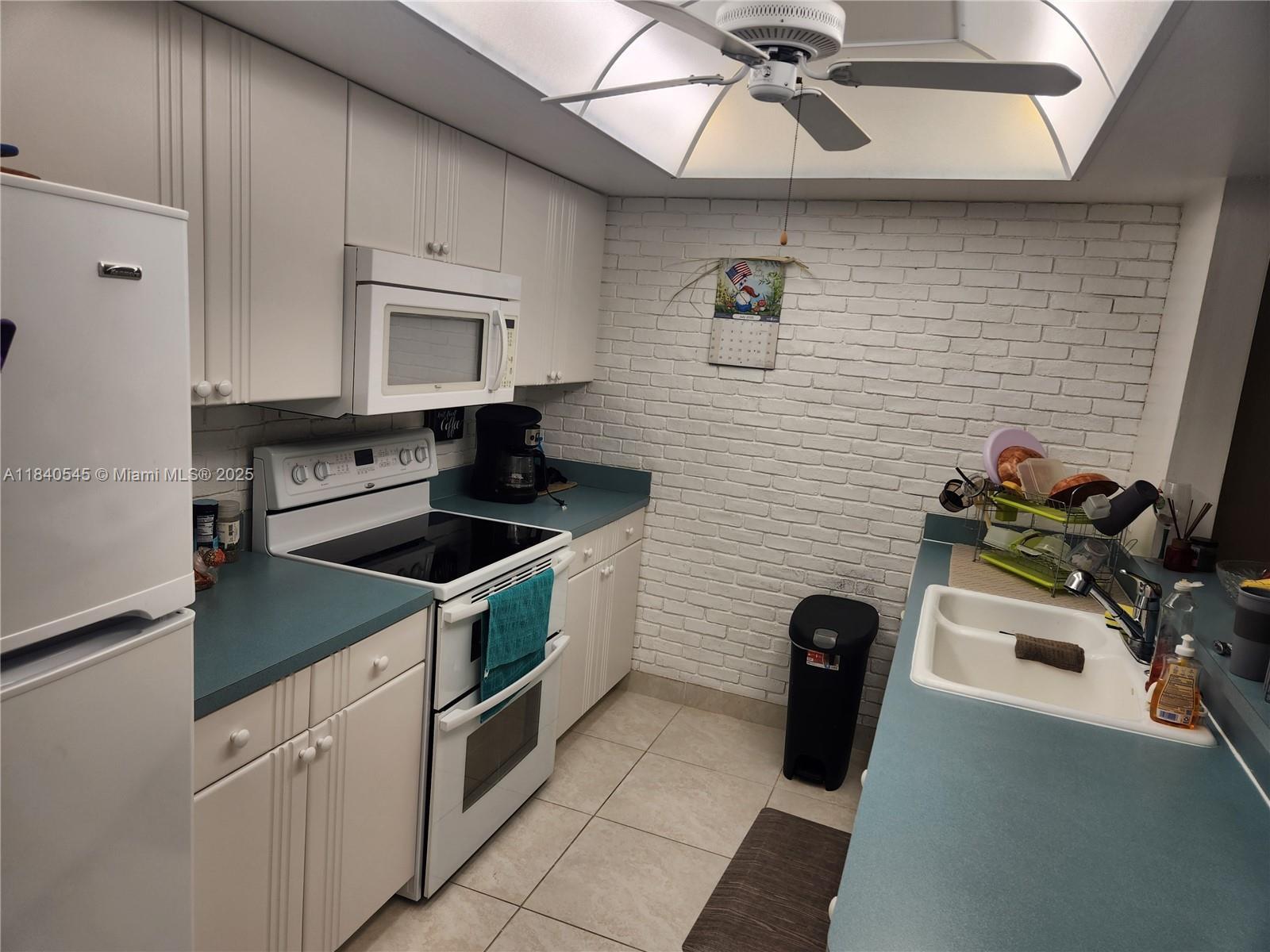 Property Photo: 318 NW 69th Ave 190 FL 33317