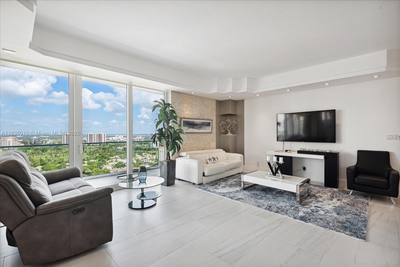 Property Photo: 19707 Turnberry Way Ph-D FL 33180