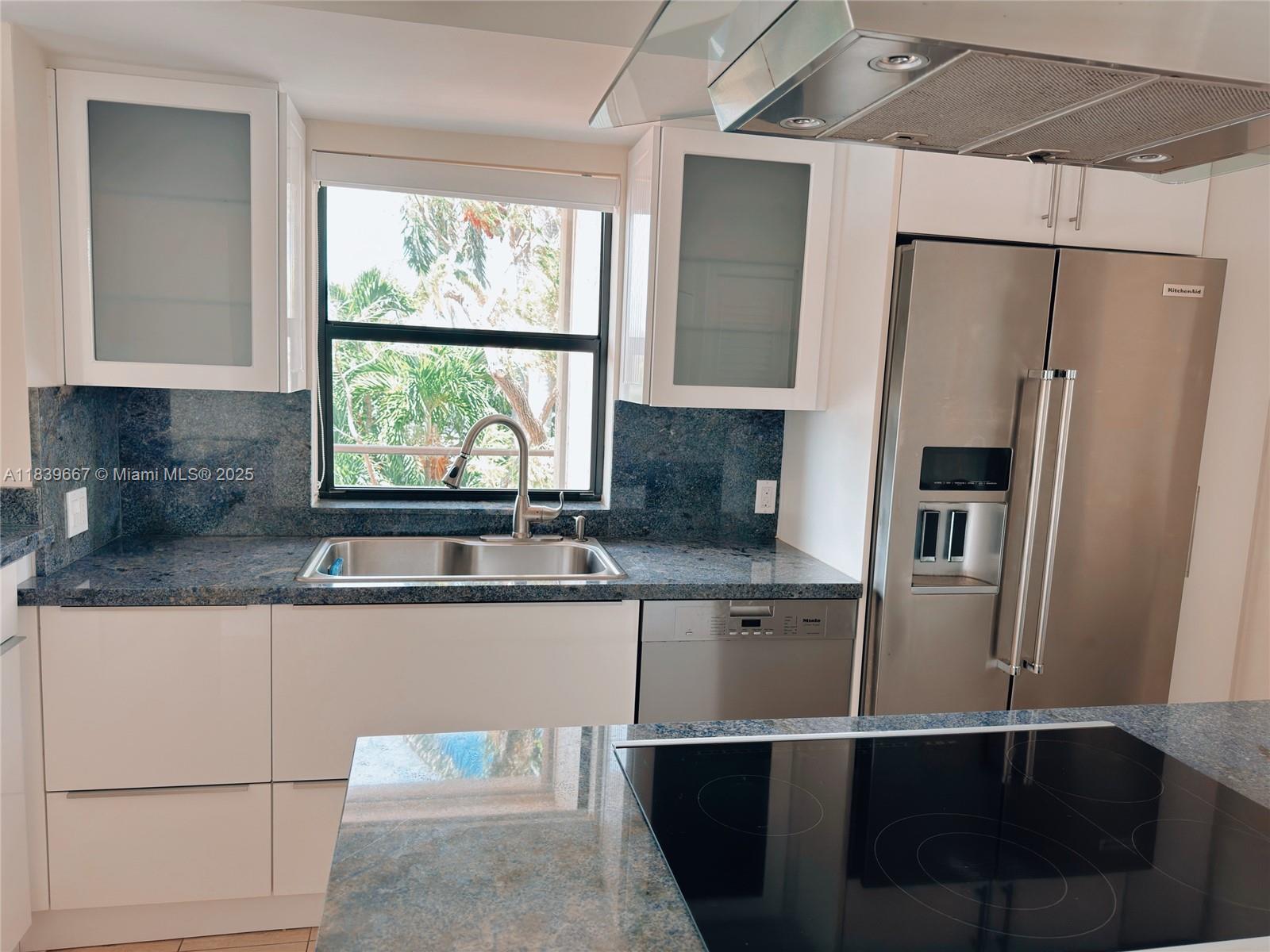 Property Photo: 1632 S Bayshore Ct 203 FL 33133