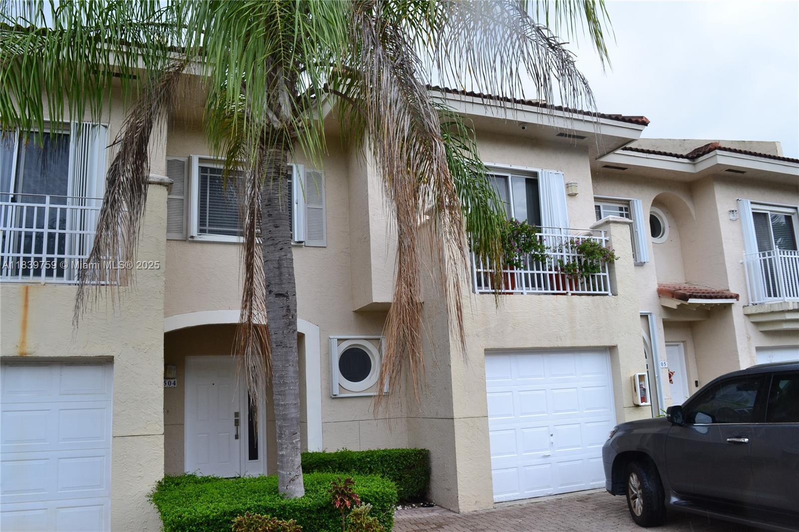 Property Photo: 10190 SW 88th St 504 FL 33176