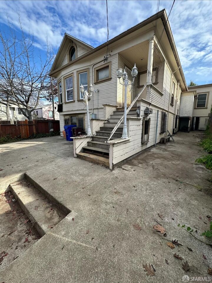 Property Photo:  2140 27th Avenue  CA 94601 