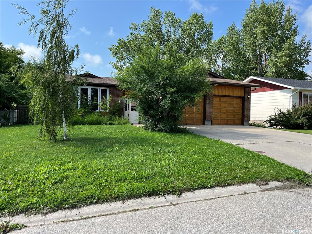 Property Photo:  221 4th Avenue  SK S0G 5C0 
