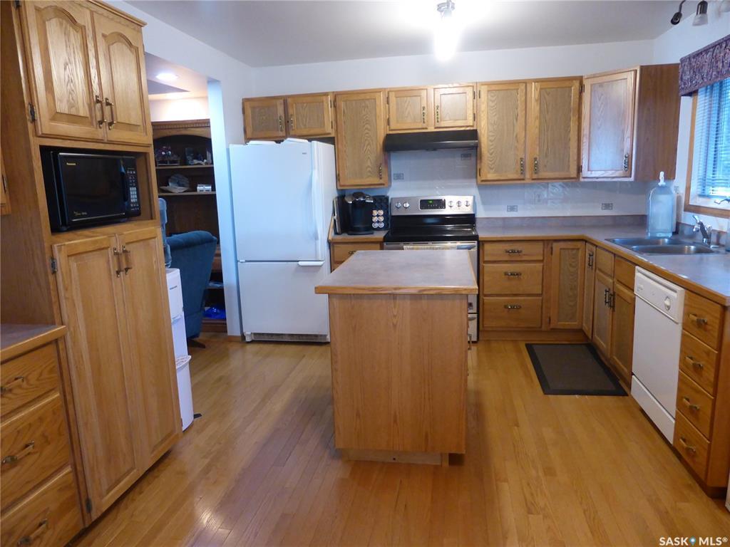 Property Photo: 1550 Willow Avenue SK S0M 1J0