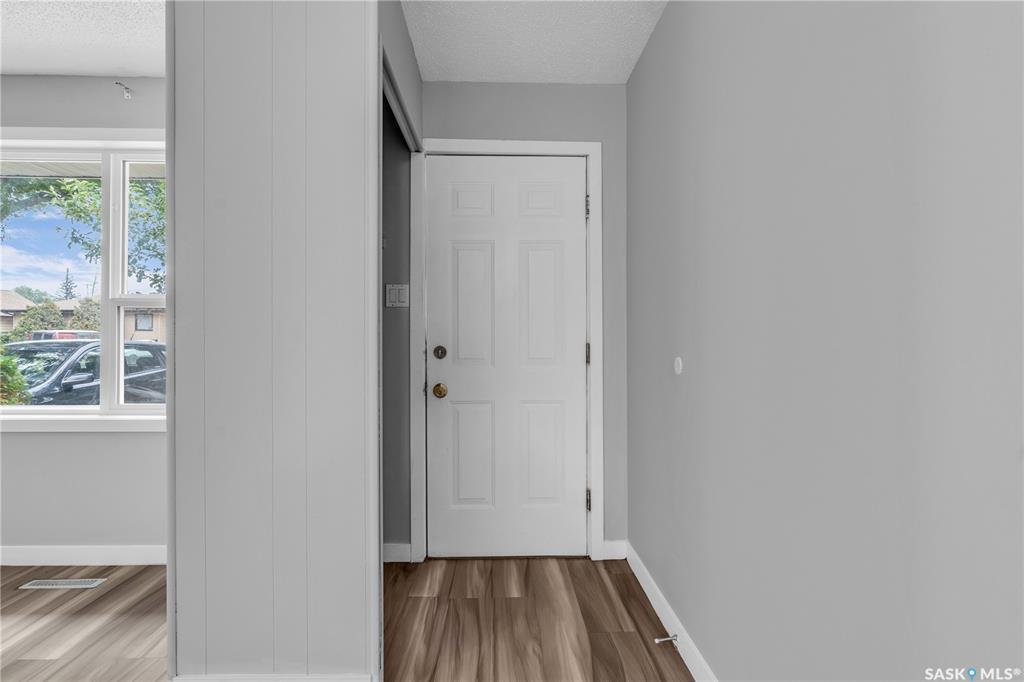 Property Photo: 1721 E Avenue N SK S7L 1V3