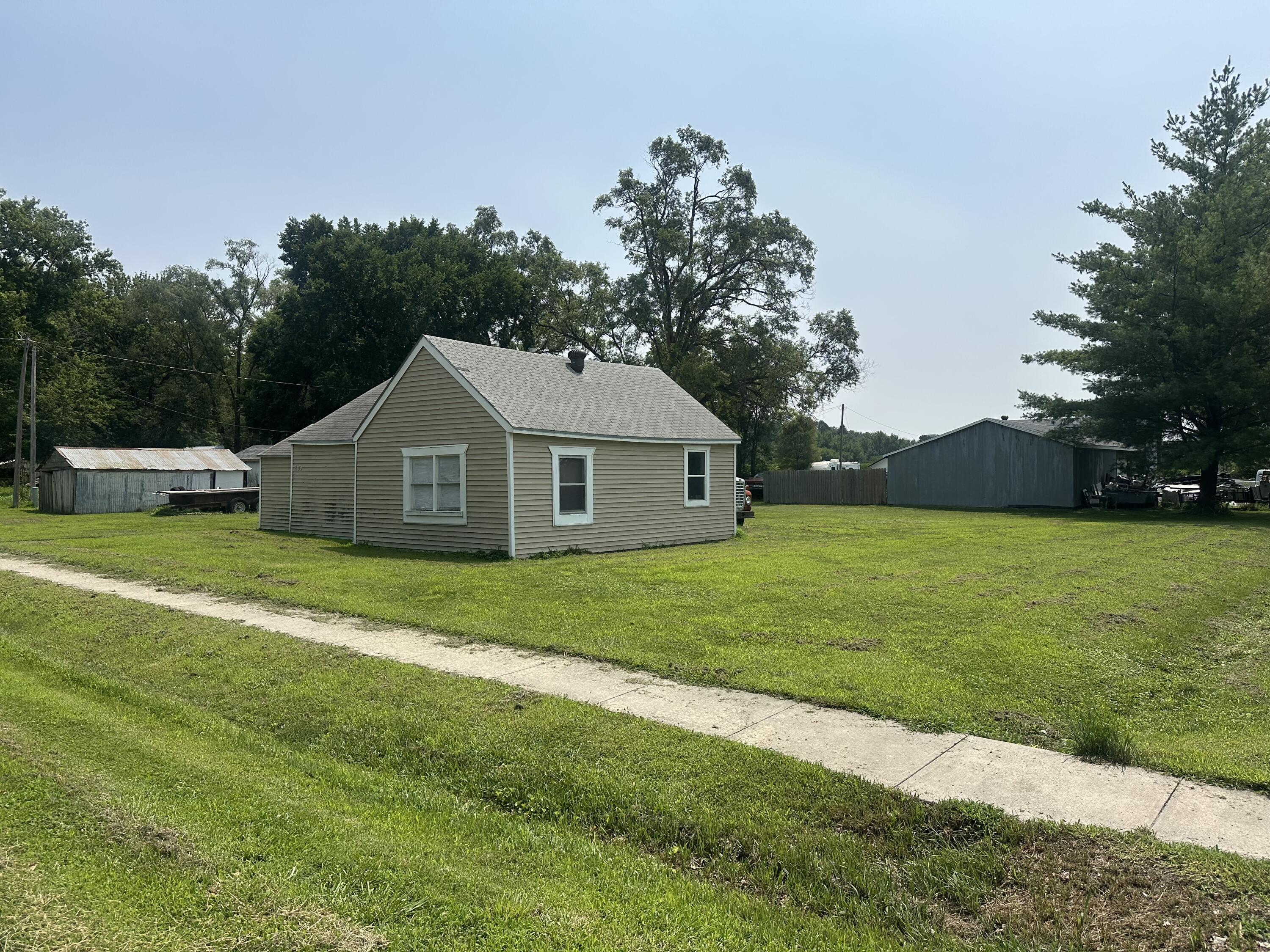 Property Photo:  209 W 1st  Street  IA 51551 