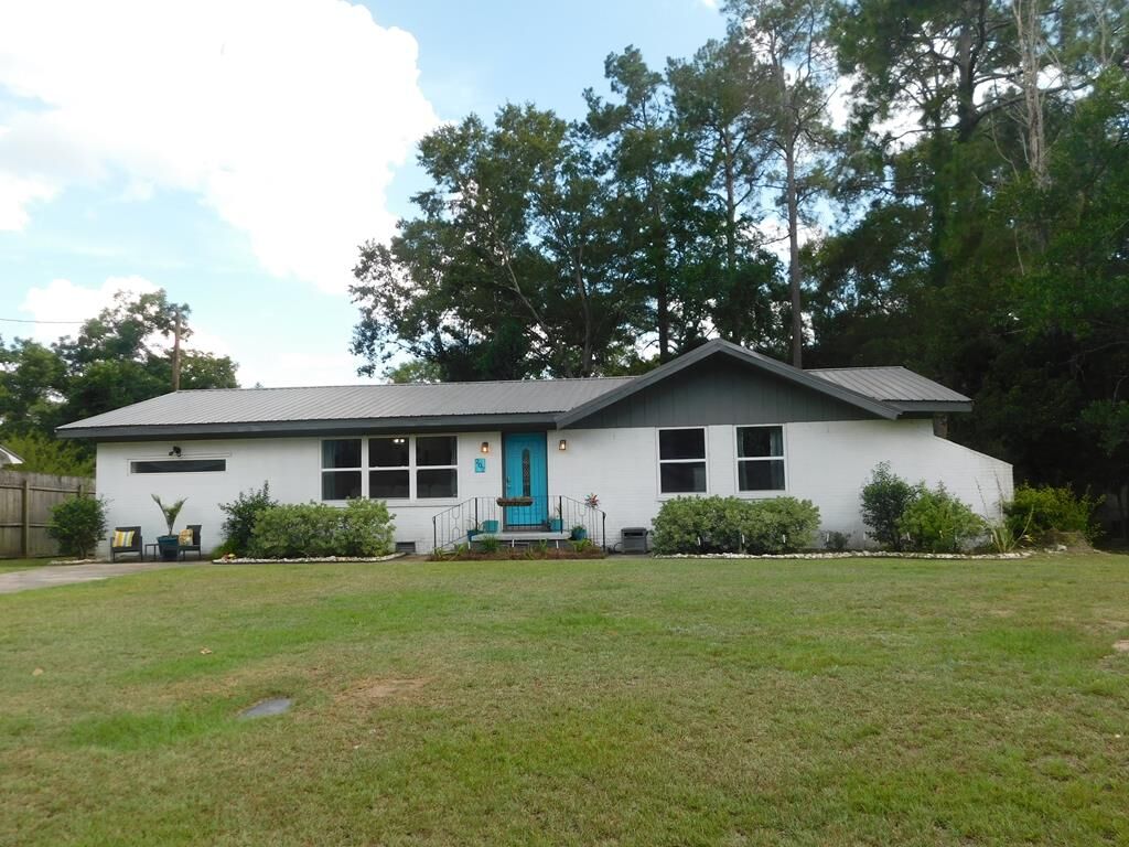 Property Photo: 207 Seeba AL 36303