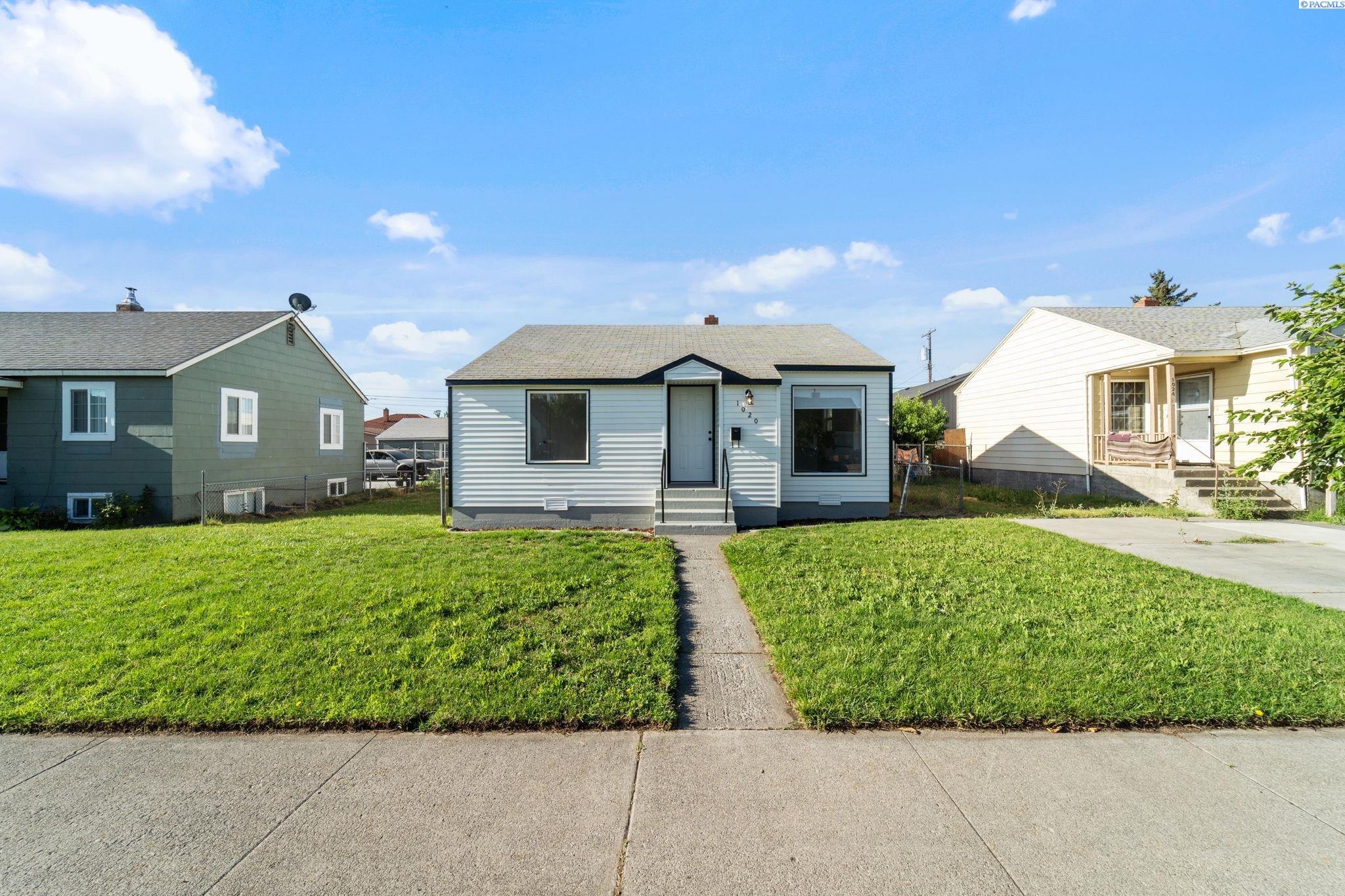 Property Photo: 1020 W Park St WA 99301