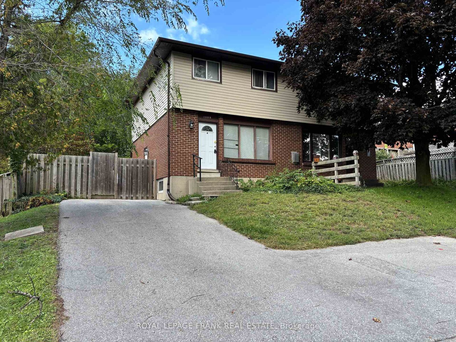 Property Photo: 1098 Milne Drive ON N2Z 1X4