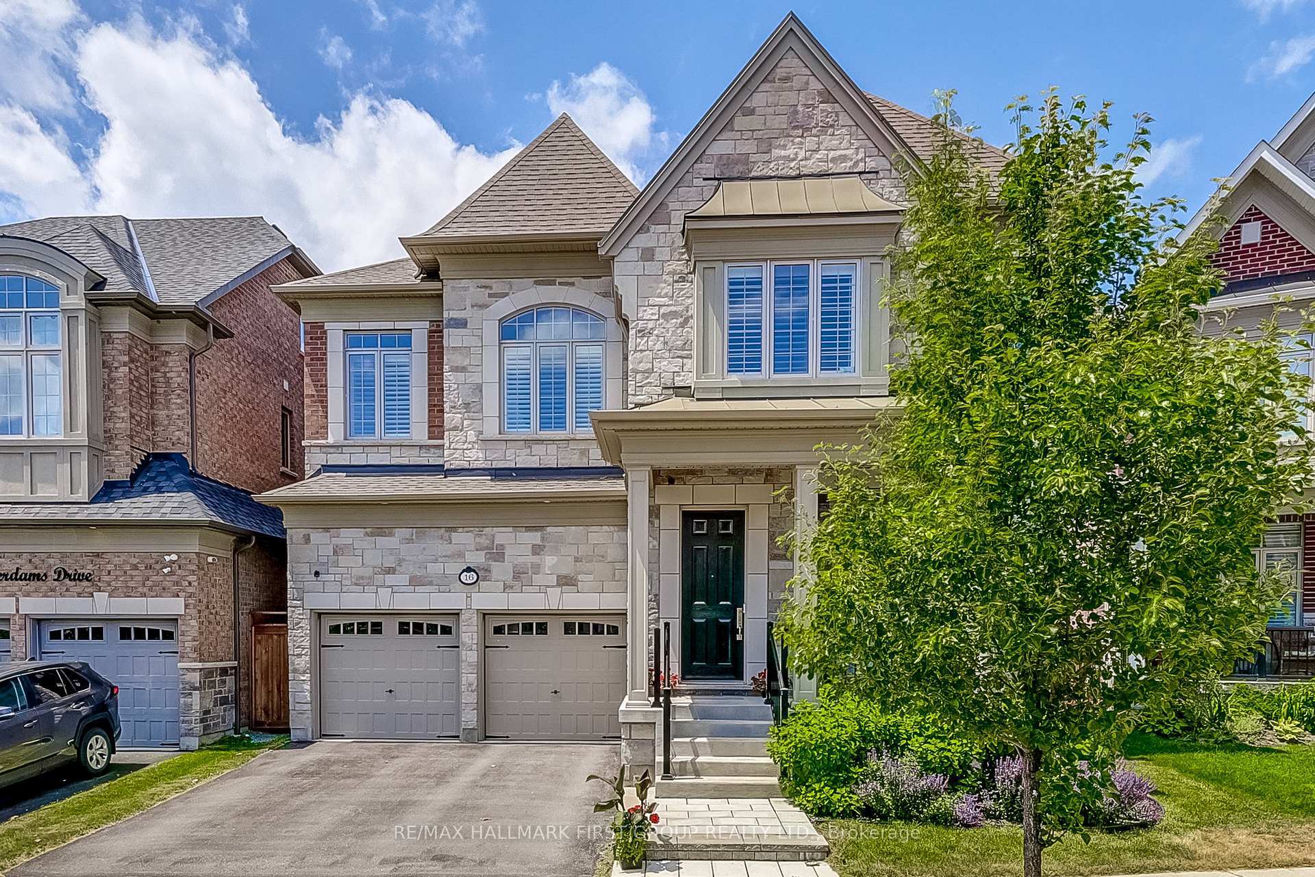 Property Photo: 16 Beaverdams Drive ON L1P 0C4