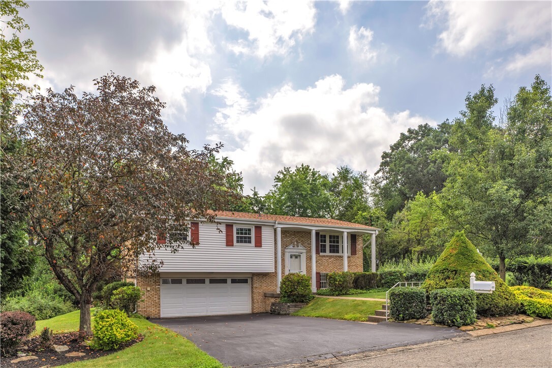 Property Photo: 428 Englewood Drive PA 15237