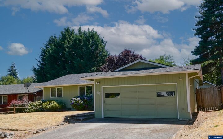 Property Photo: 450 Flint Ridge St SE OR 97306