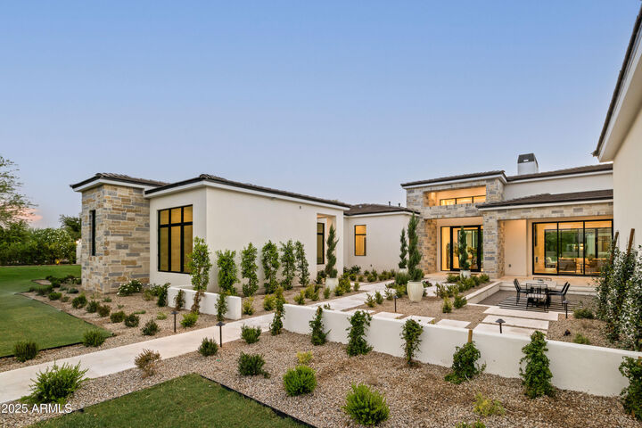 Property Photo: 8230 N Mockingbird Lane AZ 85253