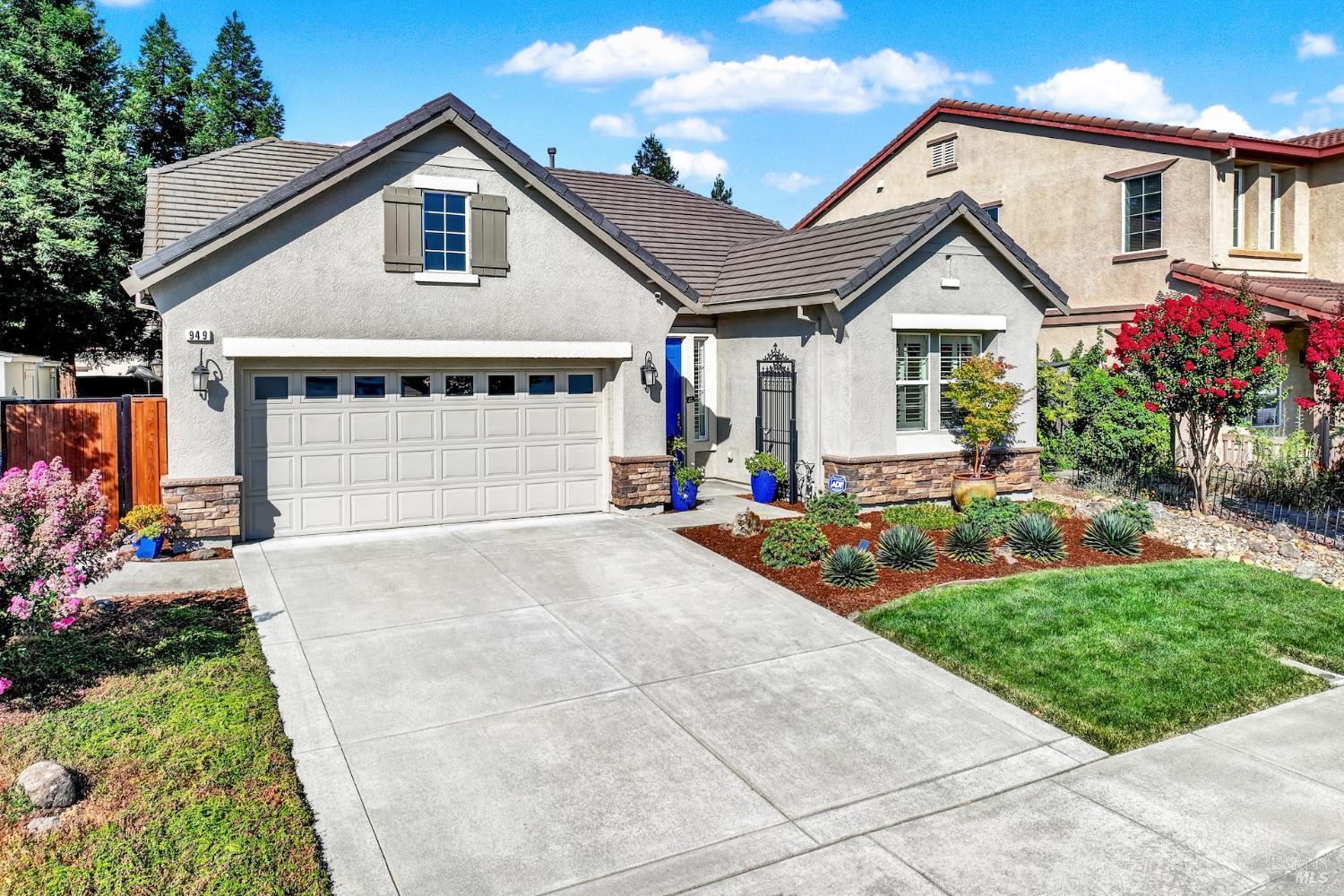 Property Photo: 949 Lancaster Street CA 95687