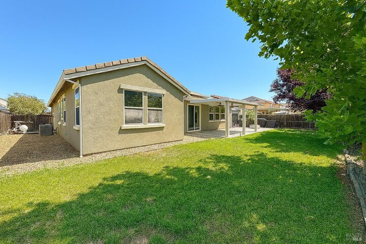 Property Photo: 149 Shubin Way CA 95687