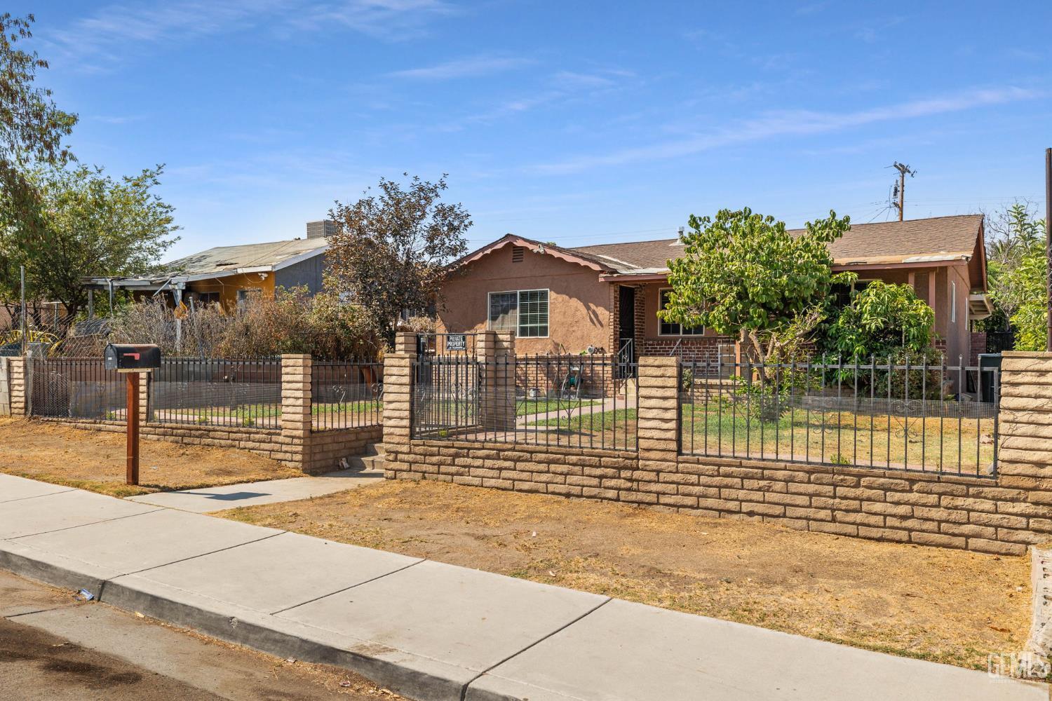 Property Photo: 1306 Lincoln Street CA 93305