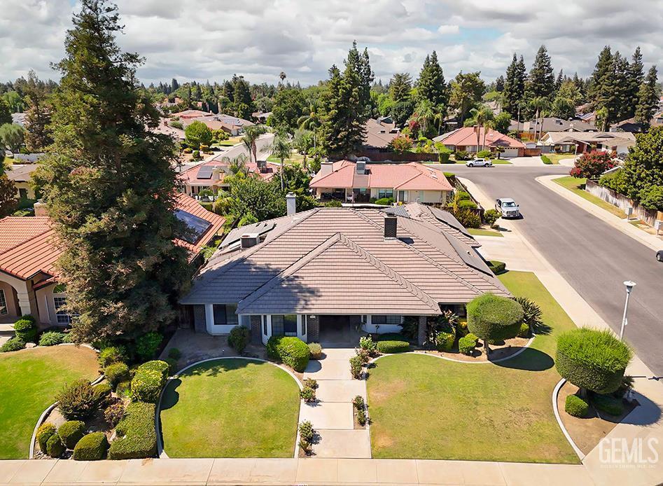Property Photo: 8900 Bridlewood Lane CA 93311