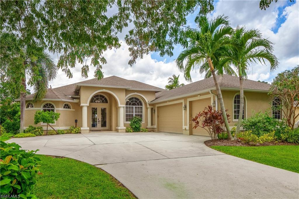 Property Photo: 1140 10th Ave N FL 34102