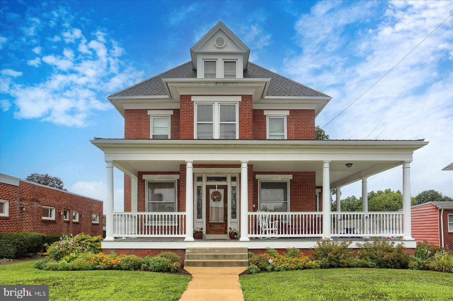 Property Photo: 21 W Main Street PA 17011