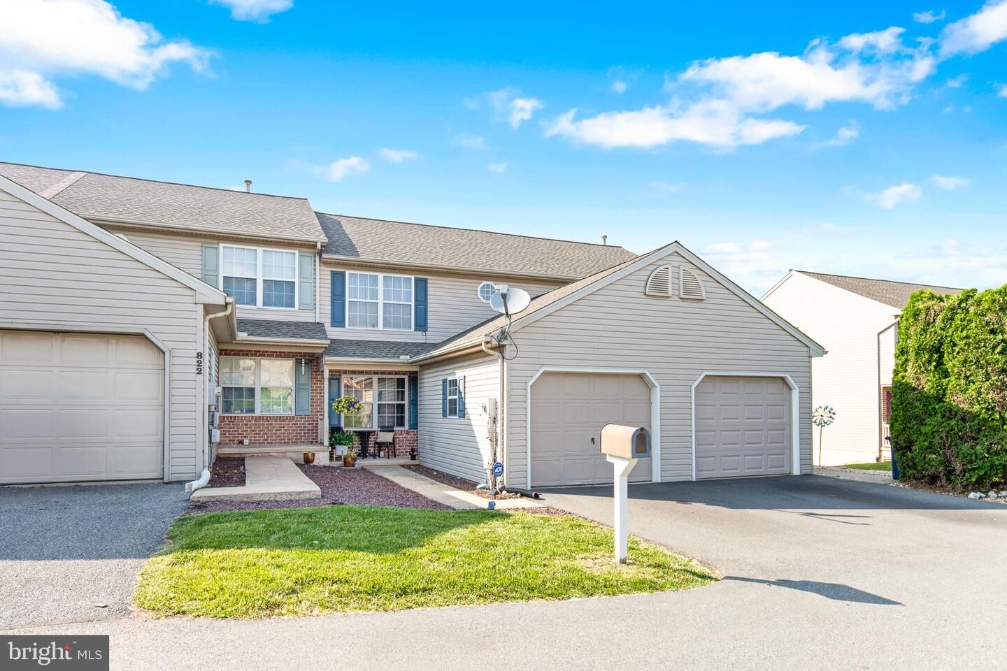 Property Photo: 826 Woodridge Drive PA 17057