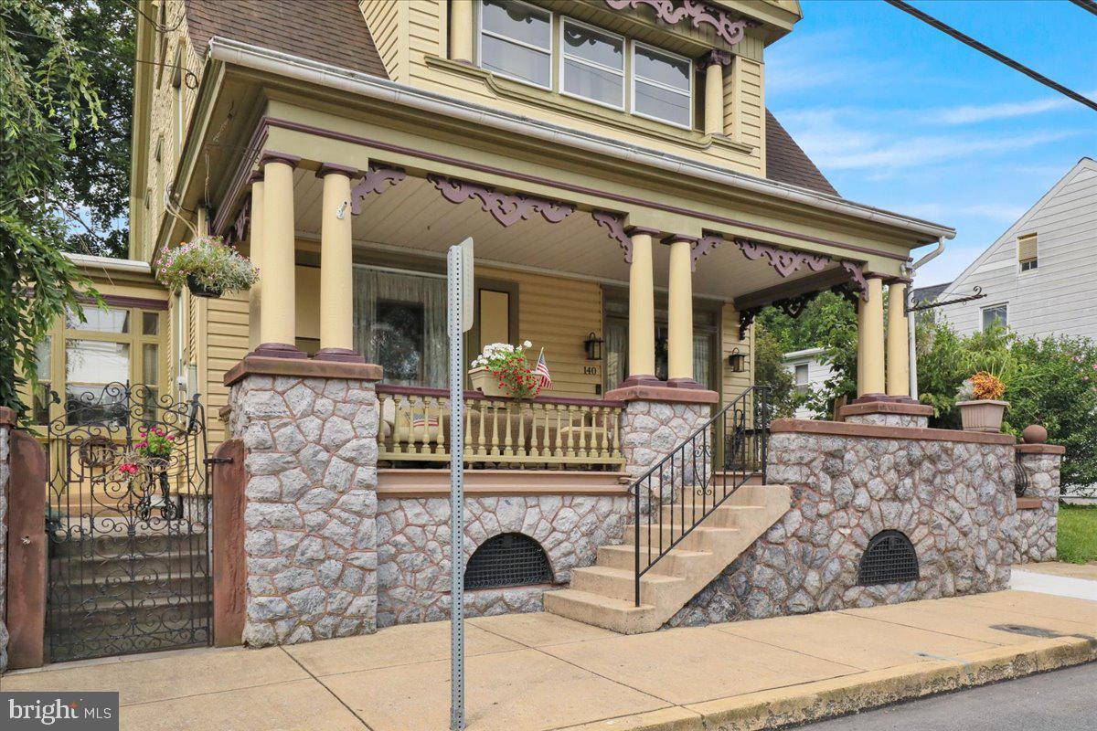 Property Photo: 140 S Charlotte Street PA 17545