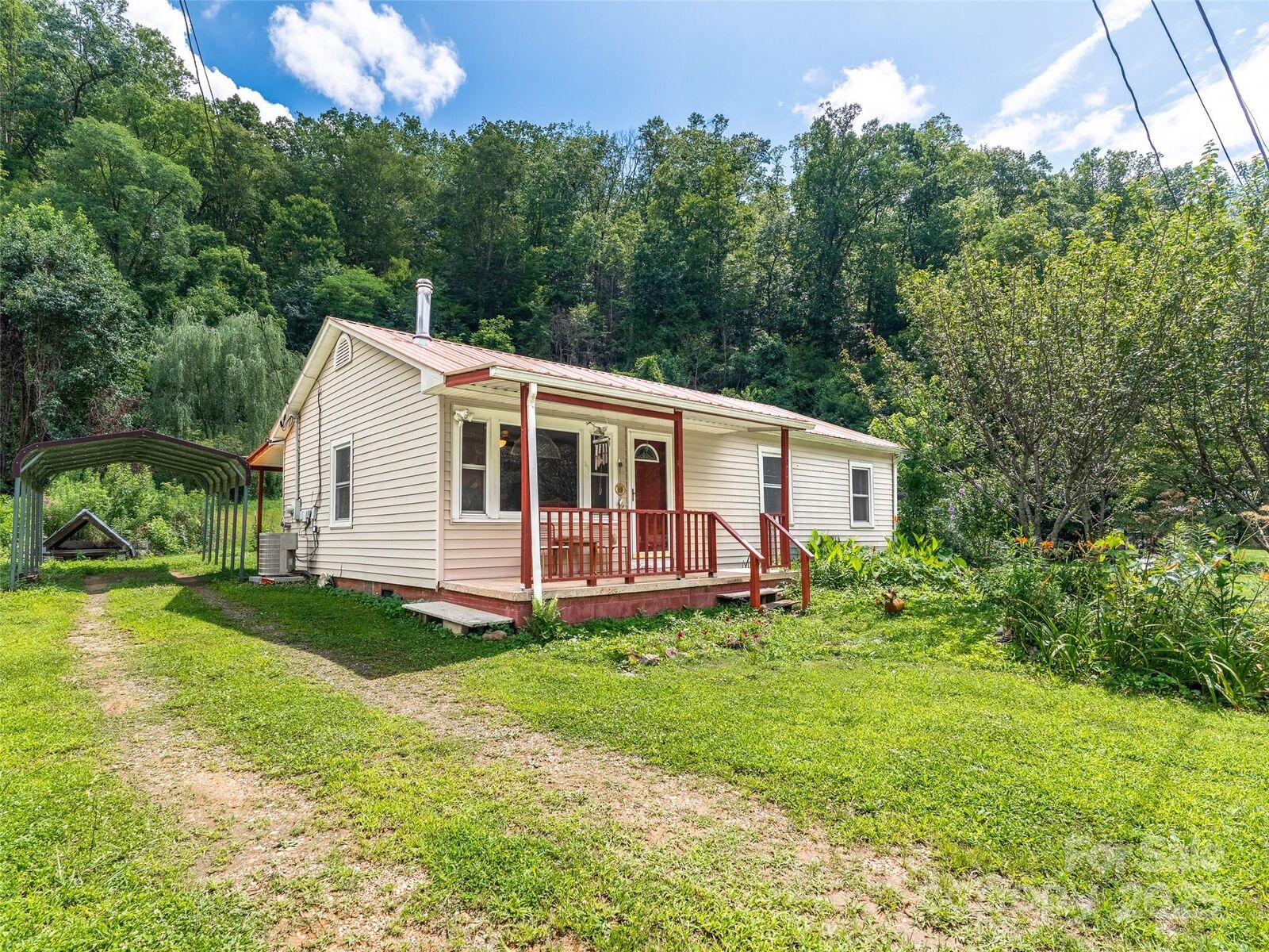 Property Photo: 522 Old US 70 Hwy None W NC 28762