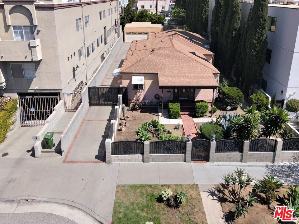 844 N Poinsettia Pl  Los Angeles CA 90046 photo