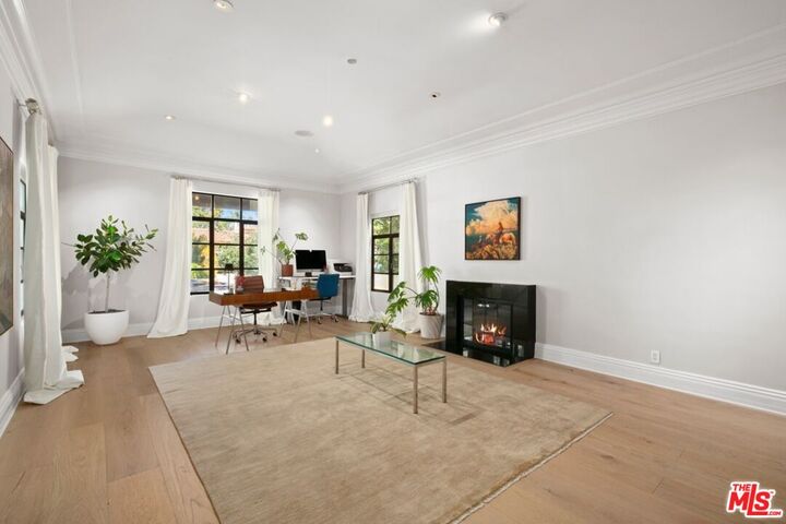 Property Photo:  232 S Rodeo Dr  CA 90212 