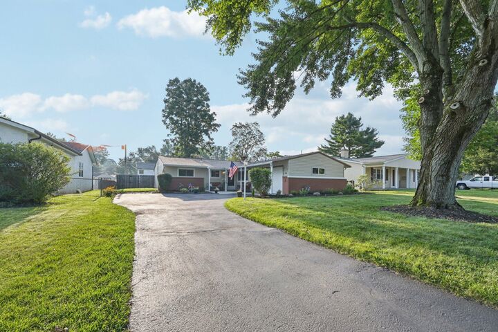 Property Photo: 310 Rivers End Road OH 43230