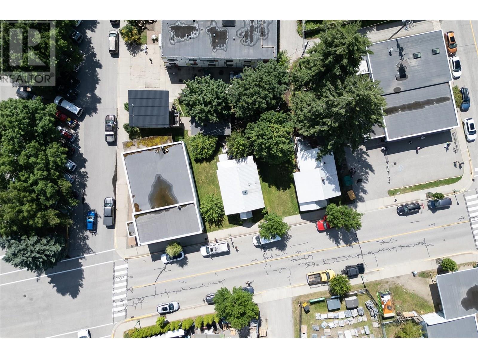 Property Photo: 303 Second Street West BC V0E 2S0