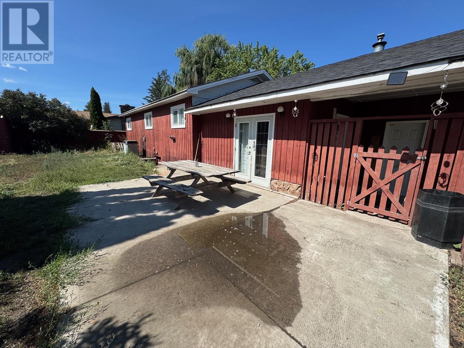 Property Photo: 1576 Houston Street BC V1K 1B8