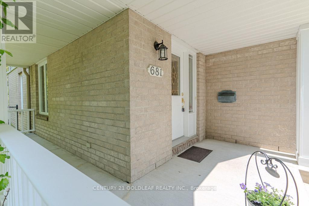 Property Photo:  681 Aquaview Drive  ON K4A 4W5 