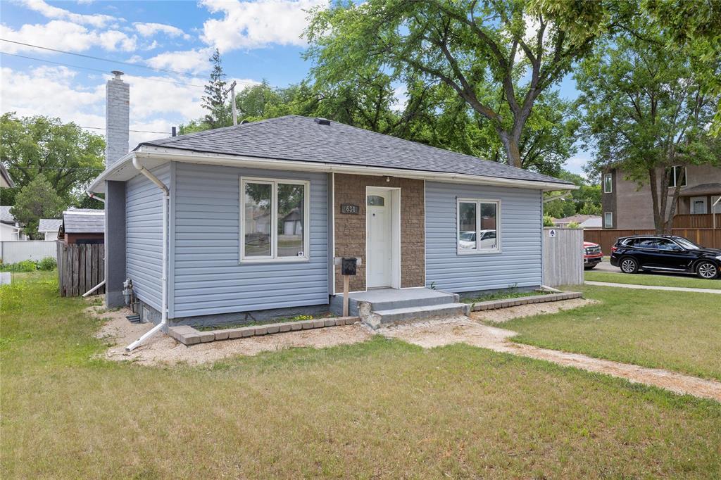 634 Regent Avenue West  Winnipeg MB R2C 1S1 photo