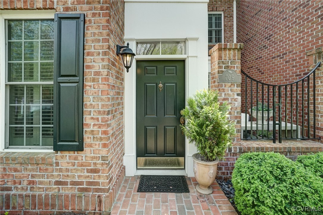 Property Photo: 709 Chiswick Park Rd VA 23229