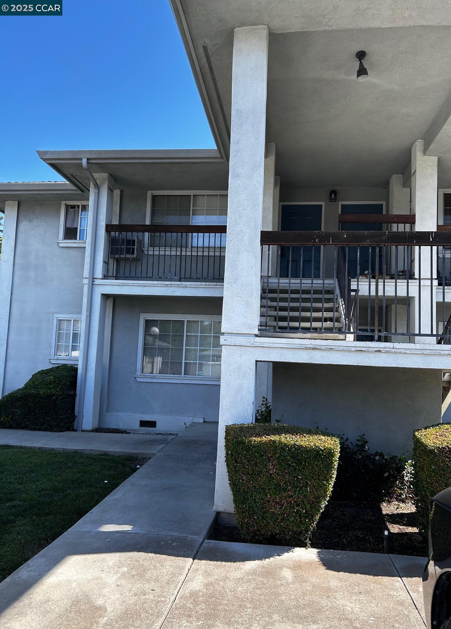 Property Photo: 68 Peters Ave 6 CA 94566
