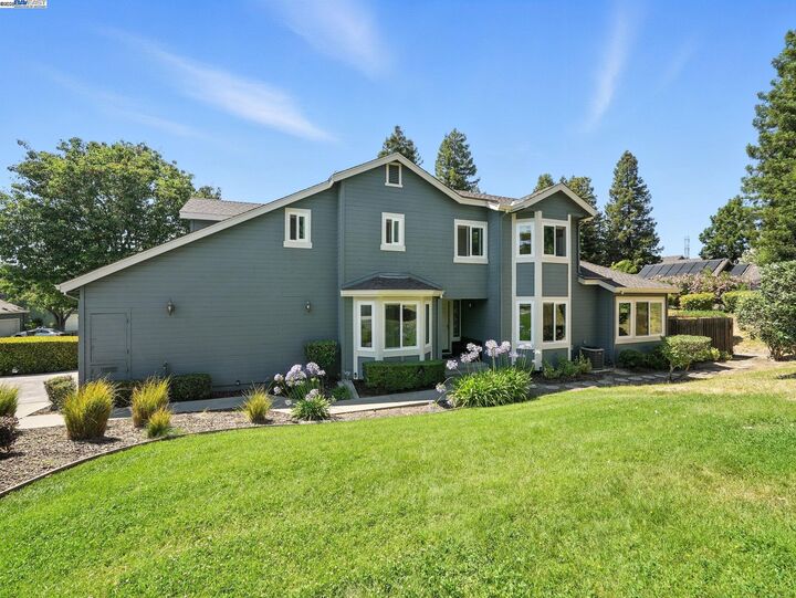 Property Photo:  940 Praderia Cir  CA 94539 