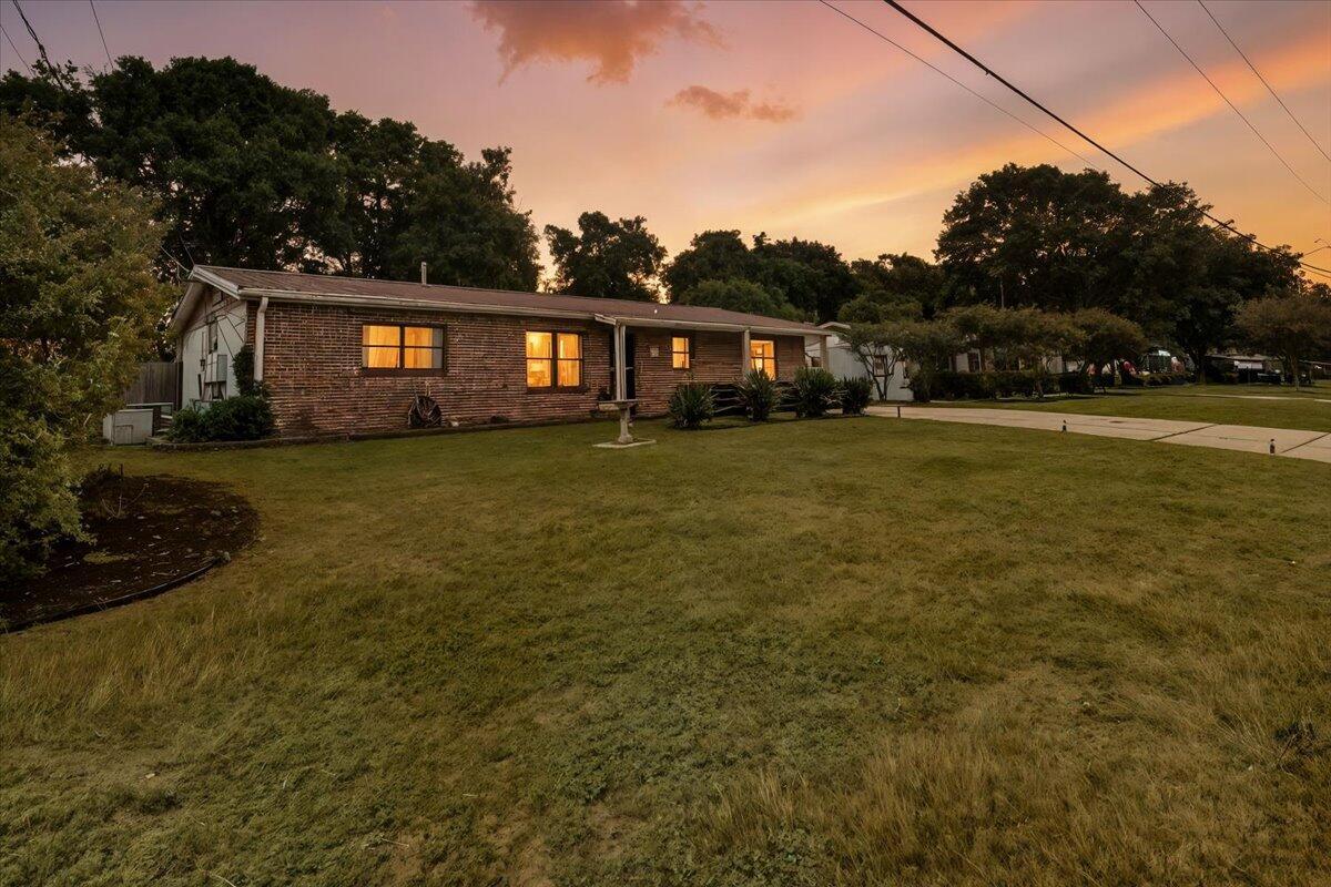 Property Photo: 331 NW Linda Lane FL 32548