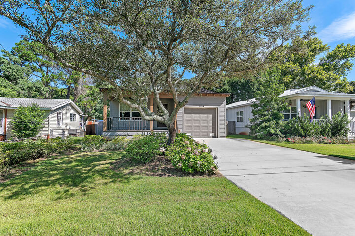 Property Photo:  605 3rd Street  FL 32541 